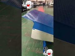 Синий уравнительный мост с выдвижной аппарелью